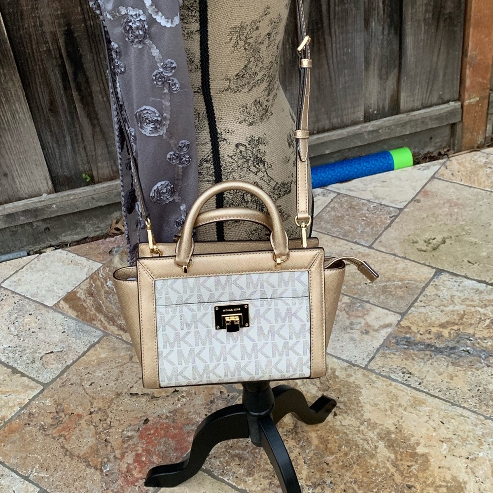 NWT Michael Kors Tina Small signature satchel - Picture 2 of 6